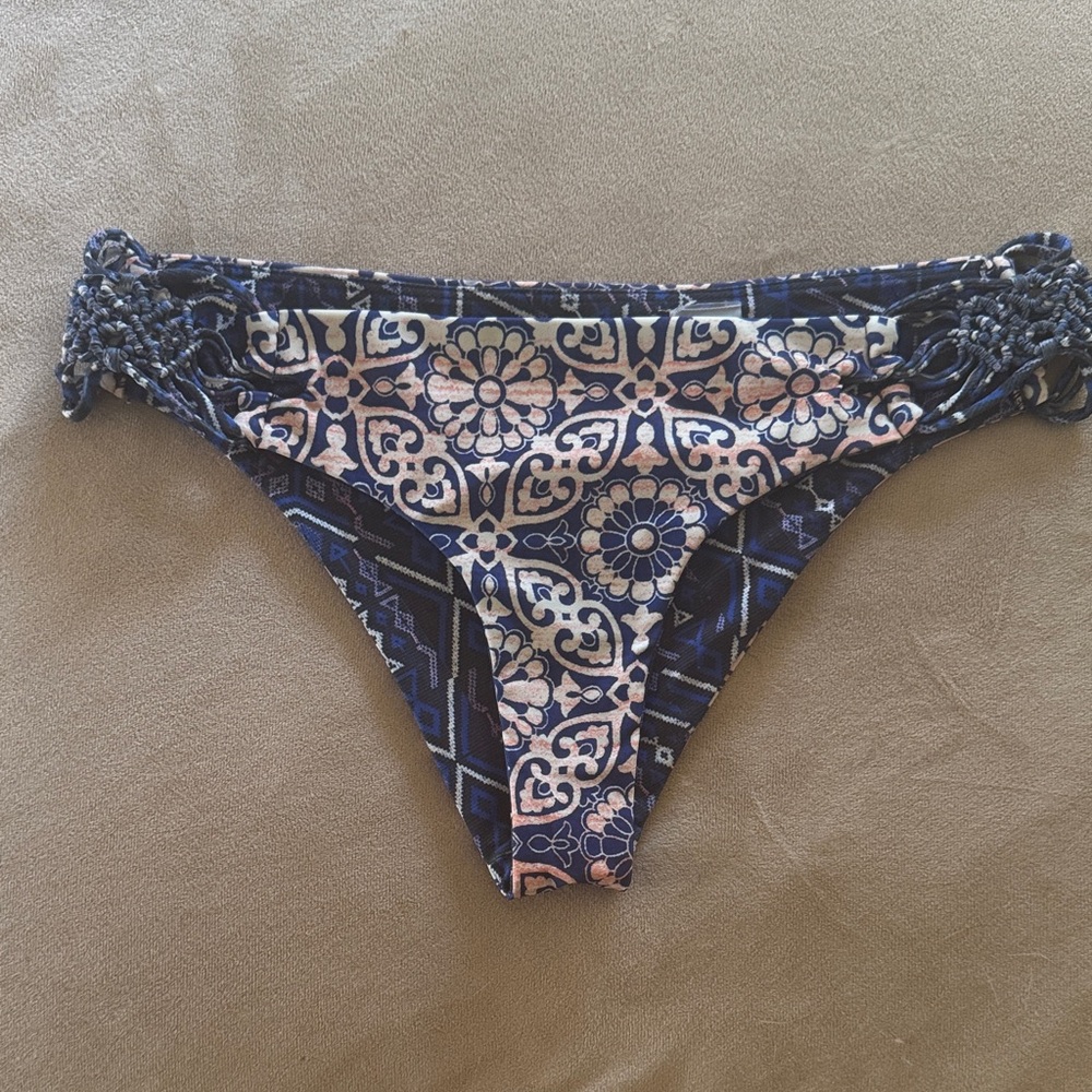 Gypsy 05 Geometric Bikini Bottom - Blue and White
